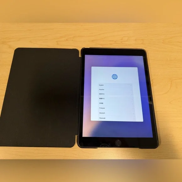 Apple iPad 9th Gen 64GB - Space Gray Black iOS 18.6.2 includes New Case! - Picture 4 of 12